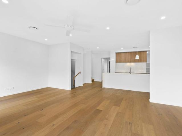 Beautiful Townhouse in Treetops Development