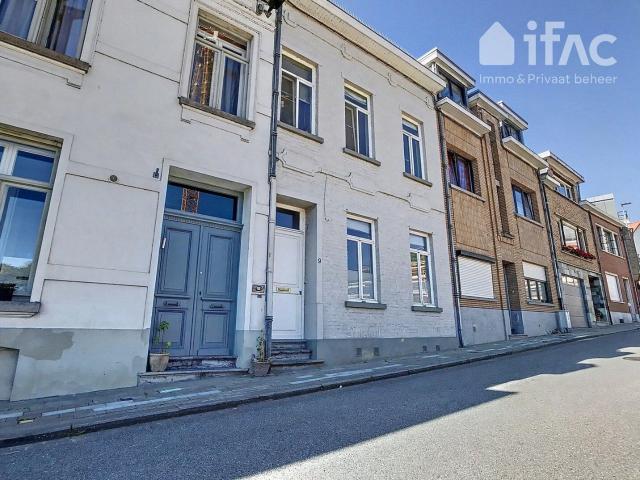 Beautiful townhouse with 5 bedrooms and pleasant garden