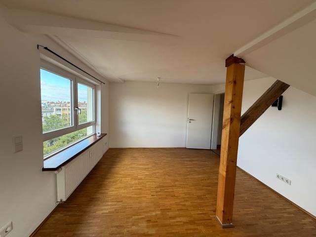 Beautiful top floor apartment with balcony and eat in kitchen in Neukölln