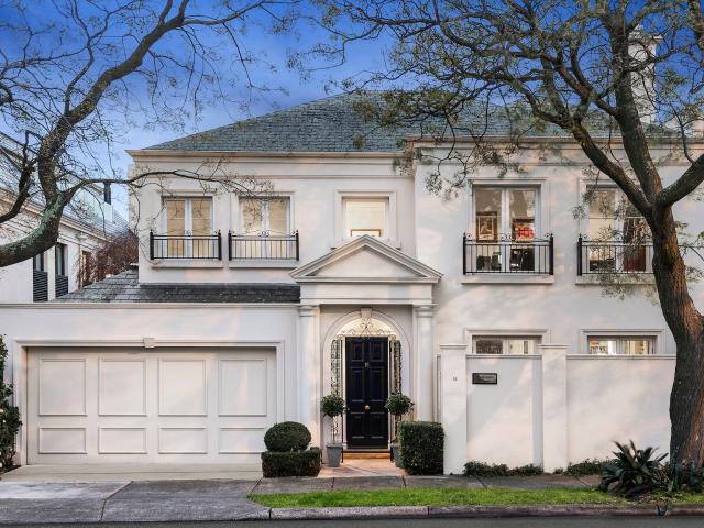 Beautiful Three Bedroom Double Storey Home In Desirable Toorak Location