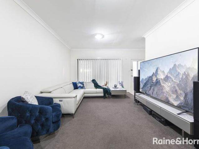BEAUTIFUL THREE BEDROOM FAMILY HOME CLOSE TO EVERYTHING IN INGLEBURN!