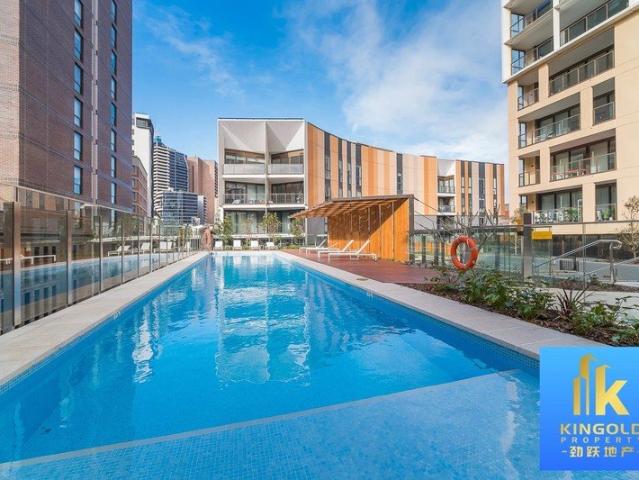 Beautiful Two Bedroom City View Apartment with Parking in Darling Square