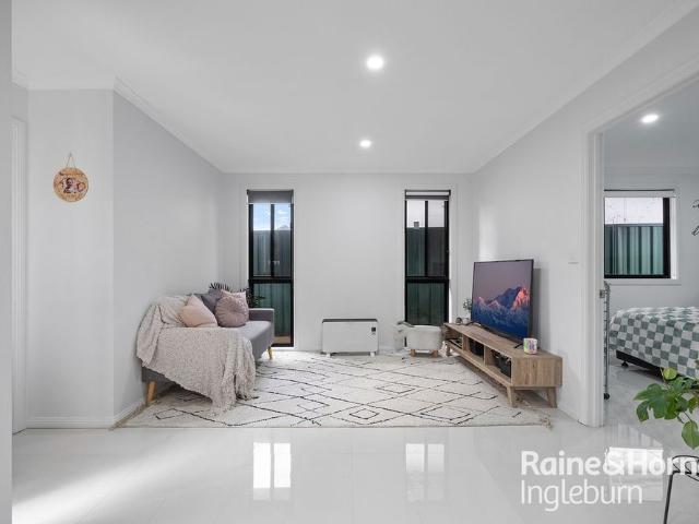 BEAUTIFUL TWO BEDROOM GRANNY FLAT FOR LEASE IN INGLEBURN!