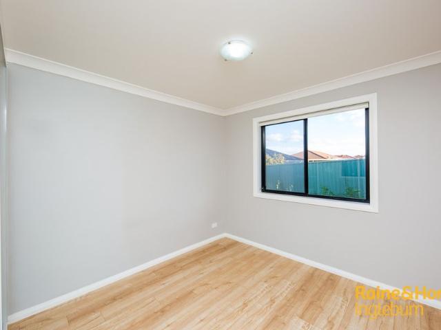 Beautiful Two Bedroom Granny Flat in a Minto for Lease! Water included!