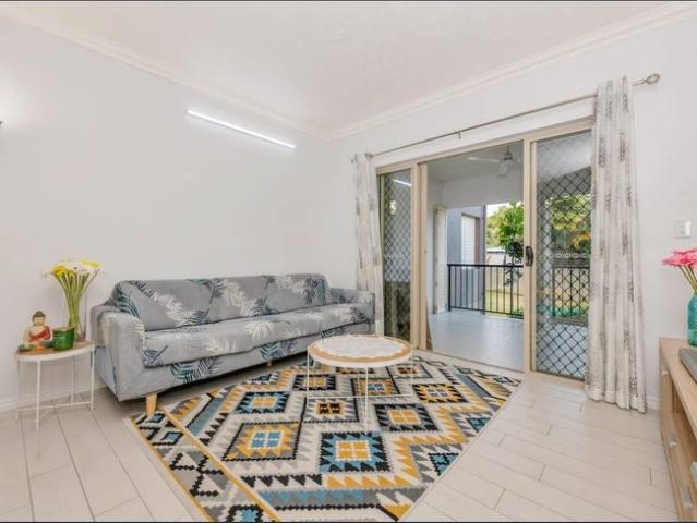 BEAUTIFUL TWO BEDROOM UNIT IN IDALIA
