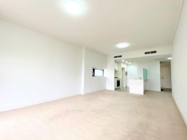 Beautiful Two Bedrooms Apartment for Lease!
