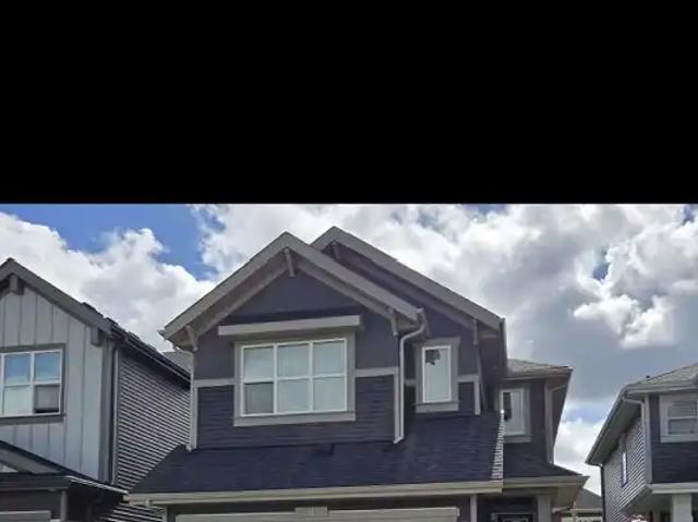 Beautiful two story home in Sunset Ridge Cochrane