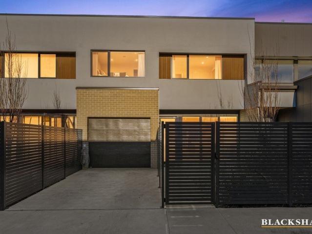 BEAUTIFUL TWO STOREY TOWNHOUSE