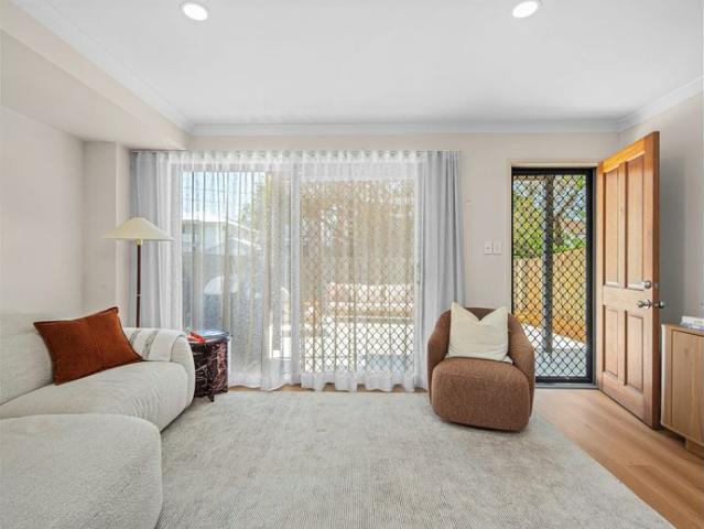 Beautiful Two Storey Townhouse in Balmoral