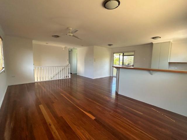 BEAUTIFUL TWO STOREY HOME WHERE COMFORT MEETS CONVENNENCE!