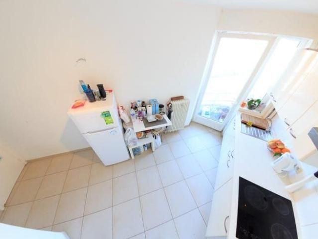 BEAUTIFUL UNFURNISHED 1 BEDROOM APARTMENT WITH BALCONY