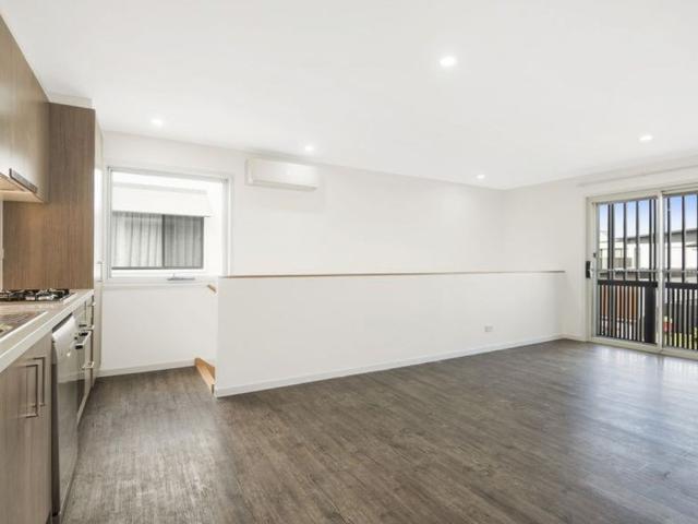 Beautiful Unit Walking Distance To Beach