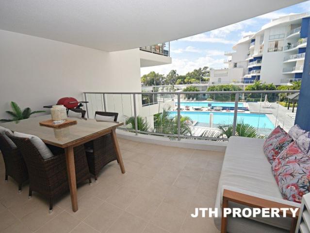 BEAUTIFUL UNIT WITH GENEROUS SIZE BALCONY!