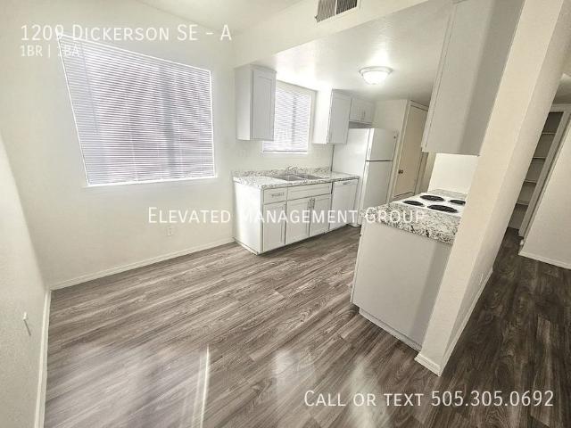 Beautiful Updated 1 Bedroom Unit Ready for immediate Move in!