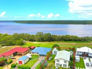 BEAUTIFUL VIEWS OVERLOOKING THE BURRUM RIVER