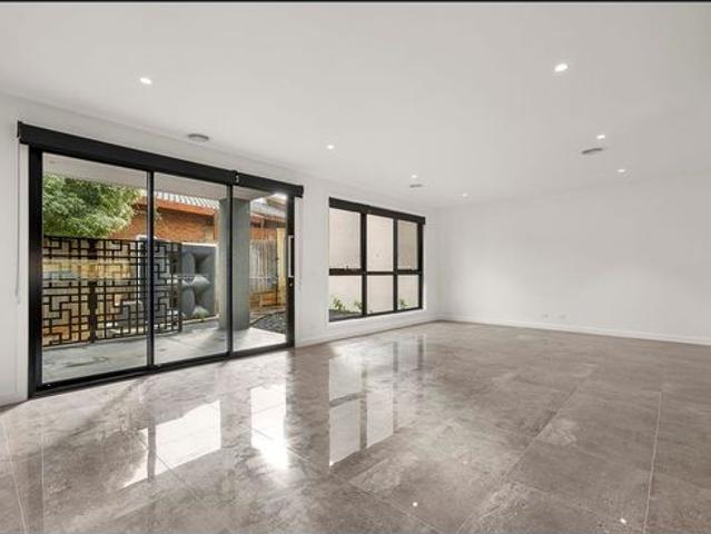 Beautiful Views Stunning Townhouse
