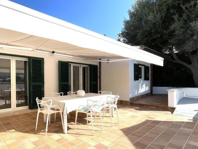 Beautiful villa with large pool and terraces in Genova