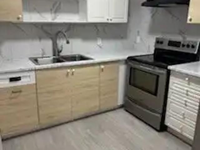 Beautifull, Like New 3 BR 1 Fullbath Corner Unit of a 4 Plex