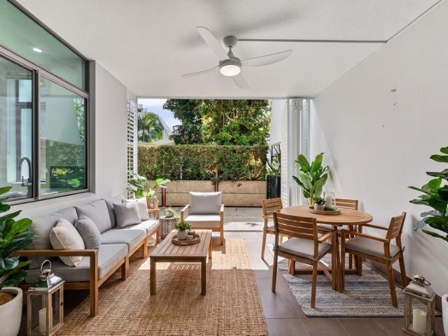 BEAUTIFULLY TRANSFORMED. GROUND FLOOR. HUGE COURTYARD. PRICED TO SELL