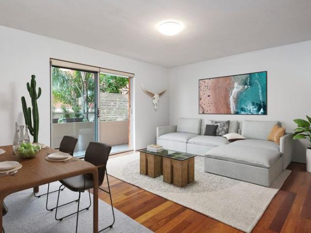 Beautifully updated apartment in convenient location