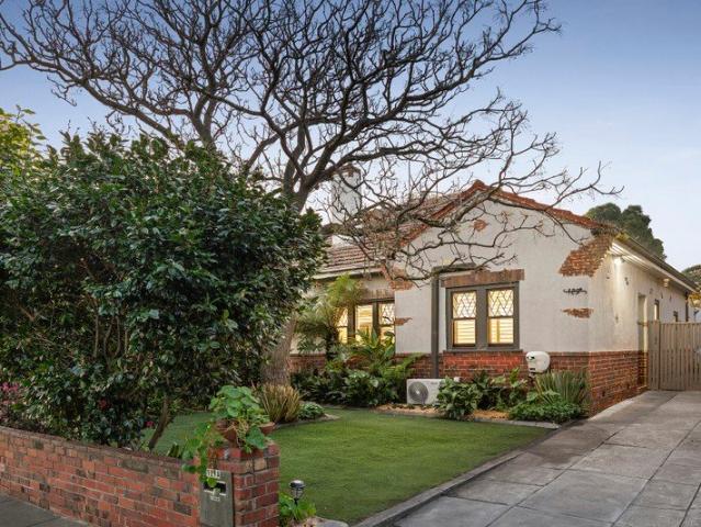 Beautifully Updated Art Deco Charm in a Prized Family Pocket