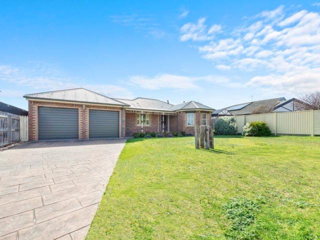 Beautifully Updated Family Entertainer in a Quiet Court Location
