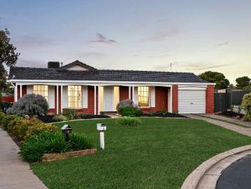 Beautifully Updated Family Home in Sought After West Lakes Shore