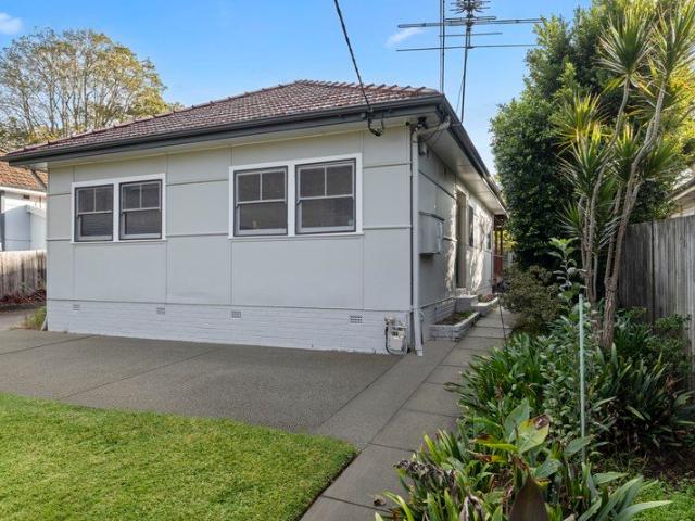 Beautifully Updated Family Home With Spacious Entertaining Deck In Hornsby North School Catchment