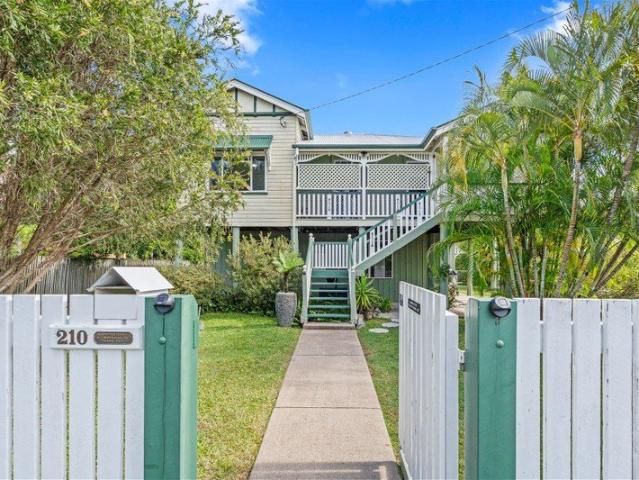 Beautifully Updated Queenslander With Space, Charm & Endless Potential