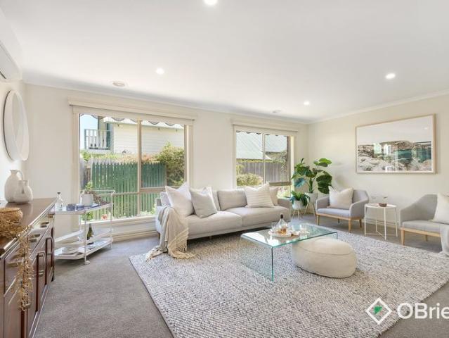 Beautifully Updated, Spacious Family Home in FHS zone