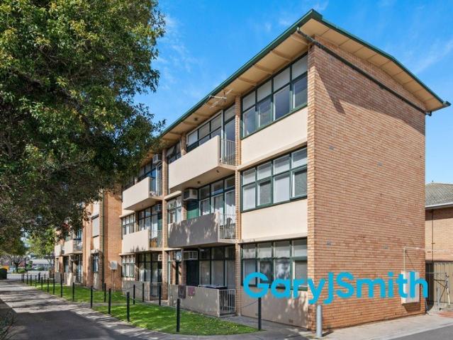Beautifully Updated Top Floor Living