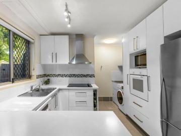 Beautifully Updated Townhouse Quiet Complex in a Convenient Location Ideal for First Home Buyers, Downsizers or Investors