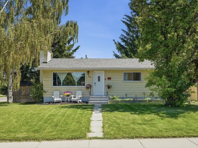 Beautifully Updated Wildwood Bungalow – Inner City Calgary