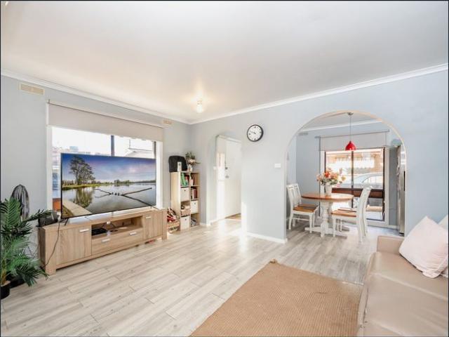 Beautifully updated 2 bedroom unit