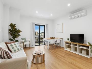 Beautifully Updated 2 Bedroom Apartment at The Iconic 88 Ritz