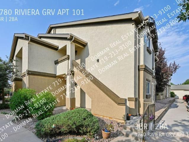 Beautifully Updated 3 Bedroom, 2 Bath in Hillsboro Condos, with Garage and Air Conditioning!