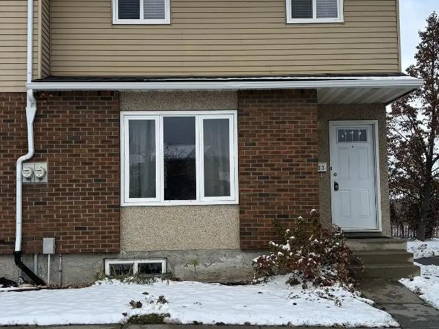 Beautifully Updated 3 Bedroom Home in an Ideal Location! — 3 Bedrooms Townhouse