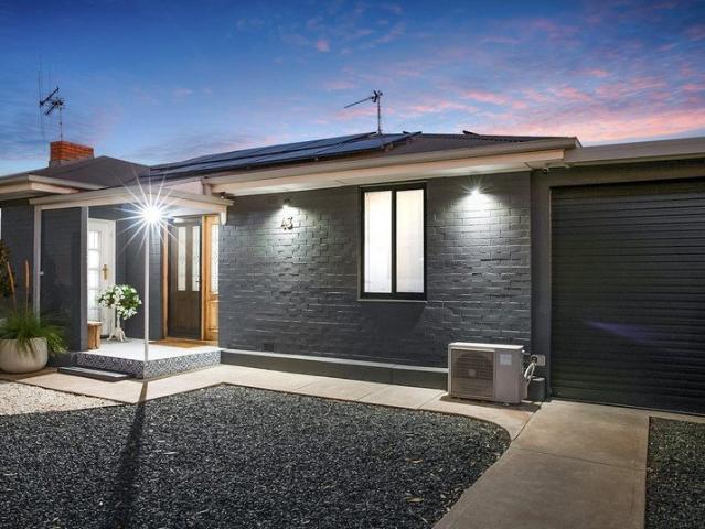 Beautifully upgraded Home with Large Powered Shed