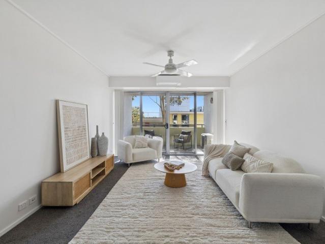 Beautifully Appointed 2 Bedroom Apartment in the Heart of Rouse Hill