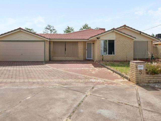 Beautifully appointed 5 bedroom, 2 bathroom family home that blends everyday comfort with luxury living