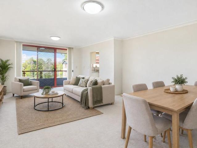 Beautifully Appointed Apartment Offering Style & Convenience