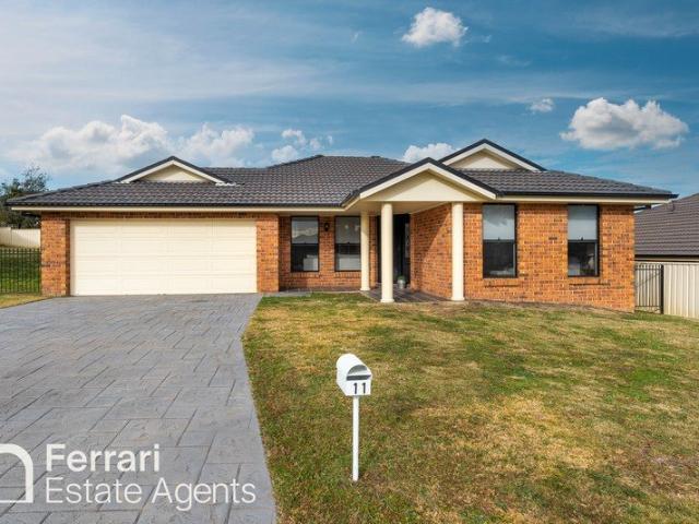 Beautifully Appointed Family Home in Quiet Cul de sac