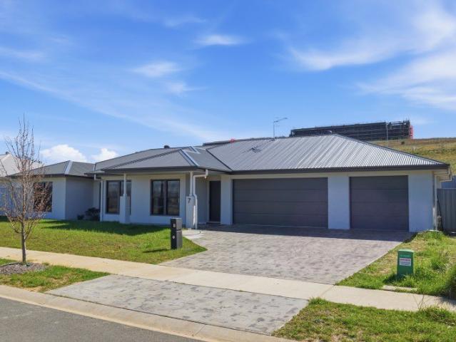 Beautifully appointed family home with breathtaking views