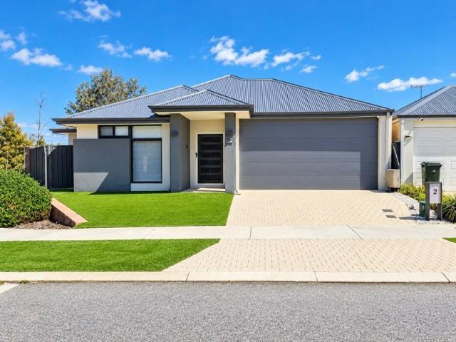 Beautifully Appointed Family Living in the Heart of Piara Waters