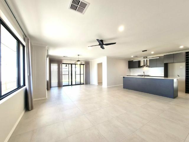 Beautifully Appointed Family Living in the Heart of Piara Waters