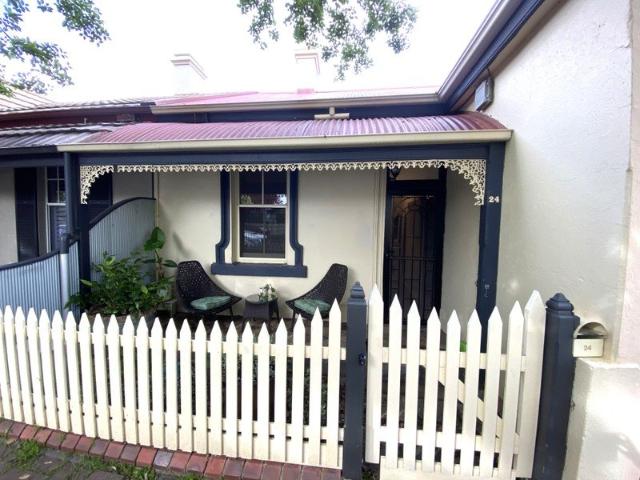Beautifully Appointed, Fully Furnished 2 bedroom Cottage. Offers A Premier Lifestyle, Within Easy Walking Distance To All The Amenities of The Parade