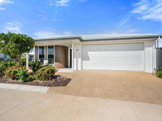 Beautifully Appointed Modern Home Close to Club Drift