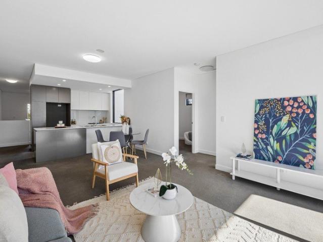 Beautifully Appointed Split Level Apartment