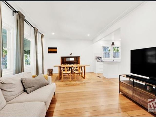 BEAUTIFULLY APPOINTED THREE BEDROOM PLUS STUDY HOME!