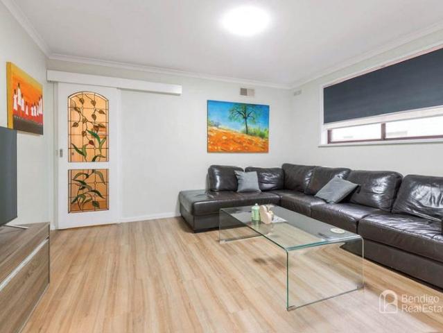 BEAUTIFULLY APPOINTED TWO BEDROOM UNIT IN THE HEART OF BENDIGO